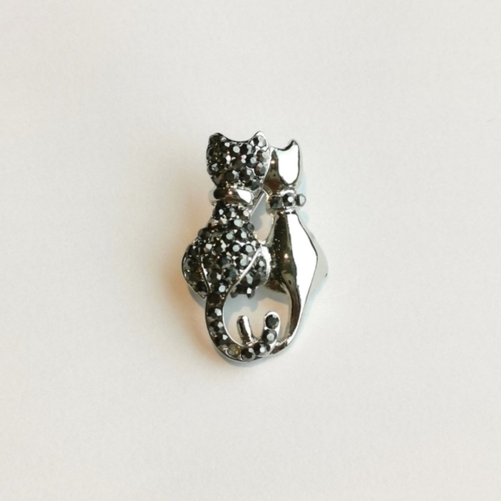 New, silver crystal two cats brooch pin